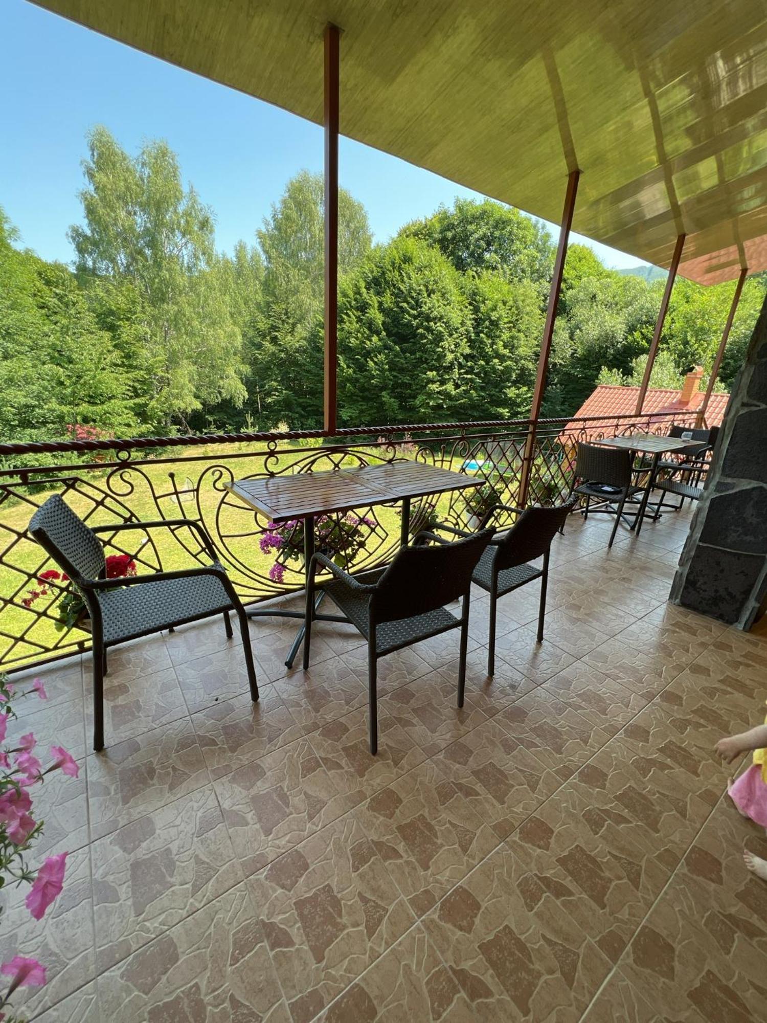 Vovk Gasthaus Synjak Exterior foto